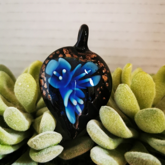 Vintage Art Glass Pendant Heart Shape with Blue Flowers and Aventurine - Picture 11 of 12
